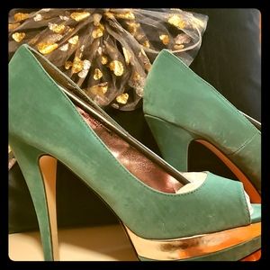 Green/ Gold  Suede  pump
